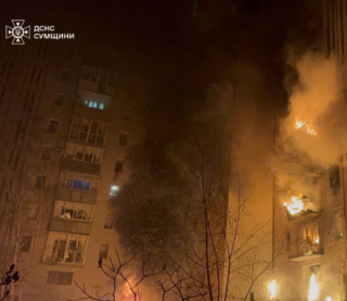 В Охтирці російський дрон влучив у багатоповерхівку - багато постраждалих