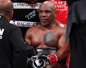 Легенди боксу знову зустрінуться: Тайсон про бій з Мейвезером