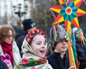 Колядки для детей, которые легко выучить: самая теплая подборка на Рождество