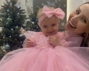 Зірка &quot;Кріпосної&quot; виклала чуттєві кадри з донькою у її перший день народження