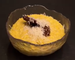 Як приготувати ідеальну вівсянку: рецепт з в&#039;яленими томатами та пармезаном