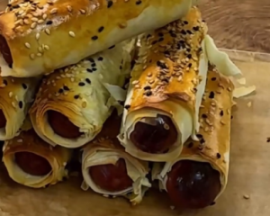 Хрустящий перекус за 15 мин.: готовим полезные сосиски в тесте фило