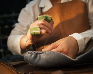 Як українською сказати &quot;сапожник без сапог&quot;: найвлучніші відповідники