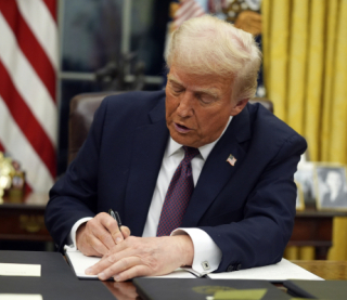 Прощавай, НАТО? У Трампа реєструють скандальні законопроєкти