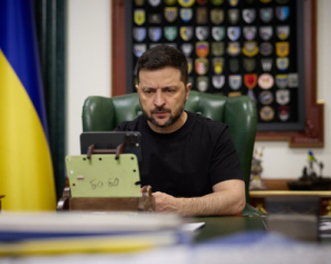 Зеленський сказав, чому військовим не підняли зарплату