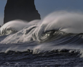 Японія під загрозою цунамі після потужного землетрусу
