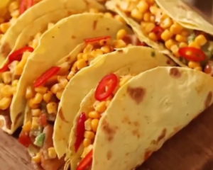 Швидкий перекус для обіду чи вечері: як смачно поєднати в лаваші курку з гуакамоле