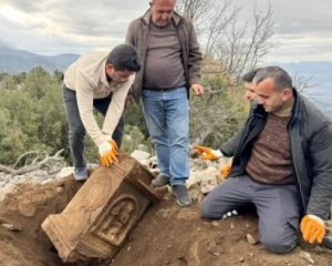 Пастух нашел римскую стелу с уникальной резьбой