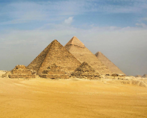 &quot;Неймовірне відкриття&quot;: супутники показали гігантські підземні структури під пірамідами Гізи