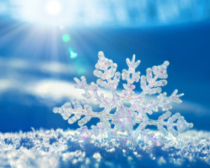 Ожеледиця і мокрий сніг: синоптики попередили українців про слизькі дороги