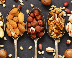 Що корисніше: мигдаль чи волоські горіхи