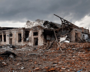 Росіяни безпілотниками обстріляли Сумщину: пошкоджено авто і житловий будинок, є поранені