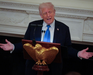 Только четверть украинцев доверяют Трампу - опрос