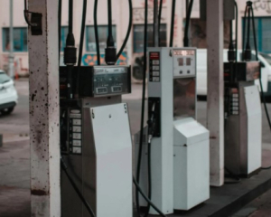 На АЗС в Крыму топливо продают только по талонам: оккупанты нашли виновных