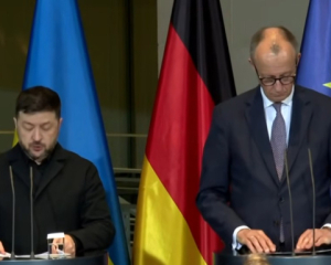 "Мяч лежит на российской стороне": Мерц считает возможным установление перемирия до Рождества