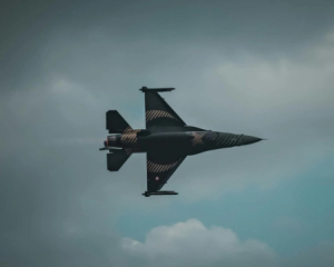 Турецкие F-16 сбили неизвестный беспилотник над Черным морем