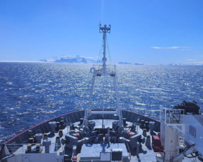 Криголам "Ноосфера" вперше в історії перетнув Південне полярне коло