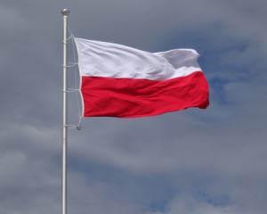 Польша хочет отменить особый статус для украинцев
