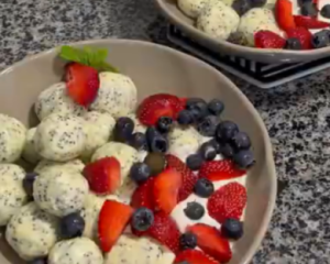 Найпростіший сніданок родом з дитинства: готуємо апетитні ліниві вареники за лічені хвилини