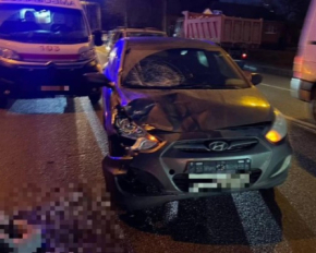 У Харкові суддя за кермом Hyundai Accent збила на "зебрі" двох дівчат