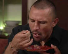 "Синочка-корзиночка". Мережа вибухнула мемами після останнього випуску "Холостяка"