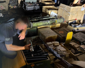 У Харкові затримали військового за продаж зброї із фронту