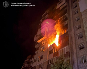 У Запоріжжі дрон РФ влучив у багатоповерхівку