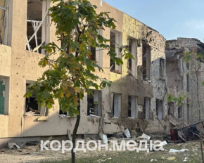 Российская авиация атаковала Сумы, бомба попала в школу