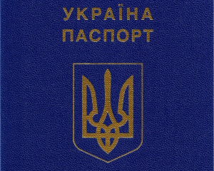 Мужчины за границей смогут получить паспорта только с военным документом