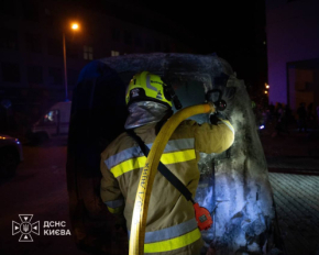 Уламки БпЛА впали на дах навчального закладу в Києві