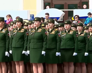Росія збільшить граничний вік жінок на військовій службі