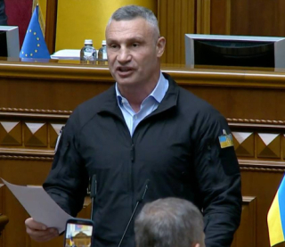 Вуличний тиск чи постріл у небо? Чим завершиться нова битва Зеленського з Кличком за Київ