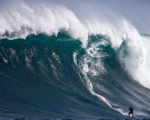 В Атлантике зафиксировали рекордную волну