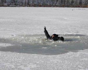 13-летний парень спас двух девочек, которые провалились под лед