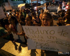 В Венесуэле массовые протесты: магазины не принимают деньги