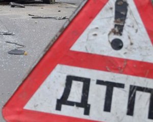 Лобовое столкновение автомобилей: 2 человека погибли, еще 8 в больнице