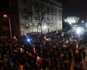 Протесты в Польше: в Варшаву со всей страны стягивают полицию