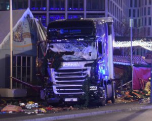События в Берлине: Владелец фуры считает, что водитель не справился с управлением