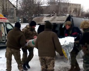 &quot;Чому люди їдуть на передок у розбитих &quot;Жигулях&quot;?&quot; - волонтери показали, як вивозять поранених з боїв