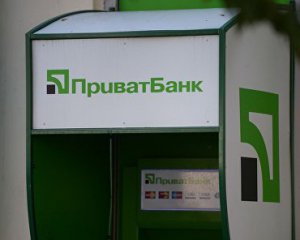 Скільки готівки знімають у банкоматах Приватбанку