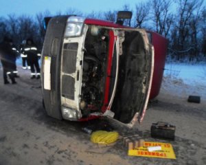 Перекинувся пасажирський автобус: постраждали 5 людей