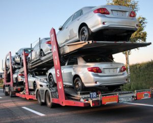 В Україну почали завозити втричі більше іномарок