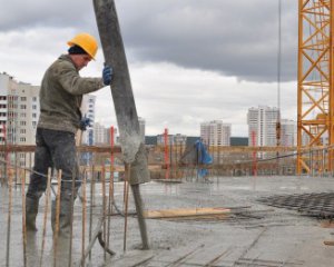 Строители упали с многоэтажки, есть погибший и травмированные