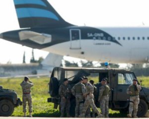 Літак зі 118 пасажирами викрали та погрожують підірвати