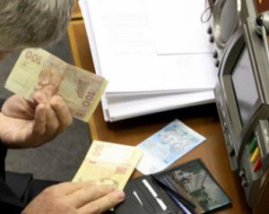 Бійка в Раді: нардеп звинуватив колегу у продажності