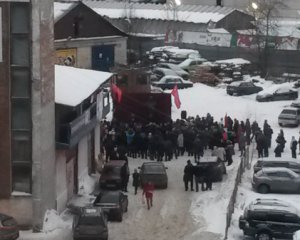 На парковке поставили памятник Сталину