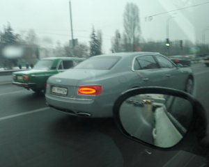 Вулицями розсікав Bentley за $300 тис.