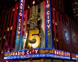 Відкриття найбільшого музичного залу &quot;Radio City Music Hall&quot; глядачі назвали нудним