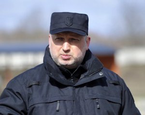 "Нечиста сила на християнські свята себе проявляє" - Турчинов попередив про загострення на Донбасі