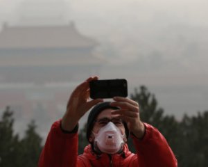 Китай задихається від аномального смогу